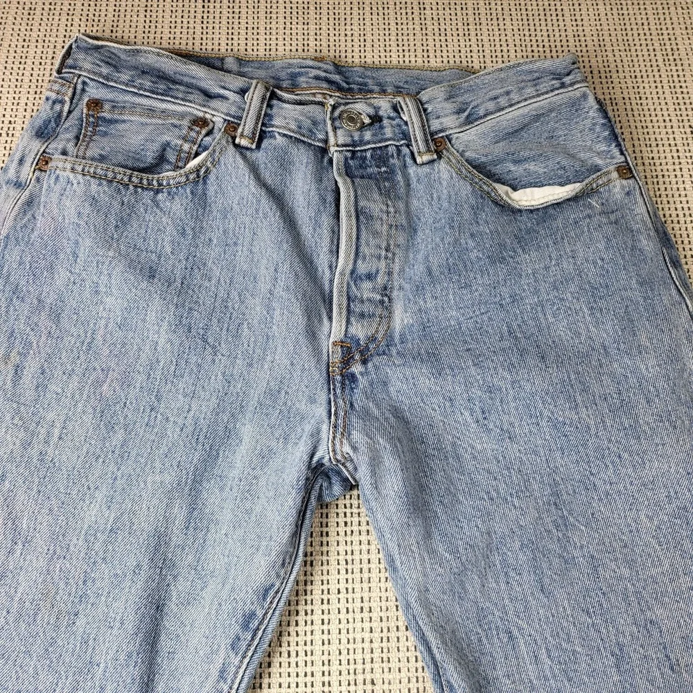 Levis 501 Jeans Mens‎ 31x30 Blue Light Wash Straight Button Fly Frayed Hems